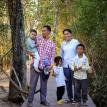 Семья из Камбоджи. Оба родителя работают учителями, и тоже звали преподавать
